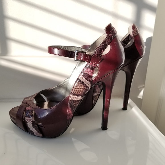 Guess Plum Purple Snakeskin Heels Size 7 - Picture 8 of 12